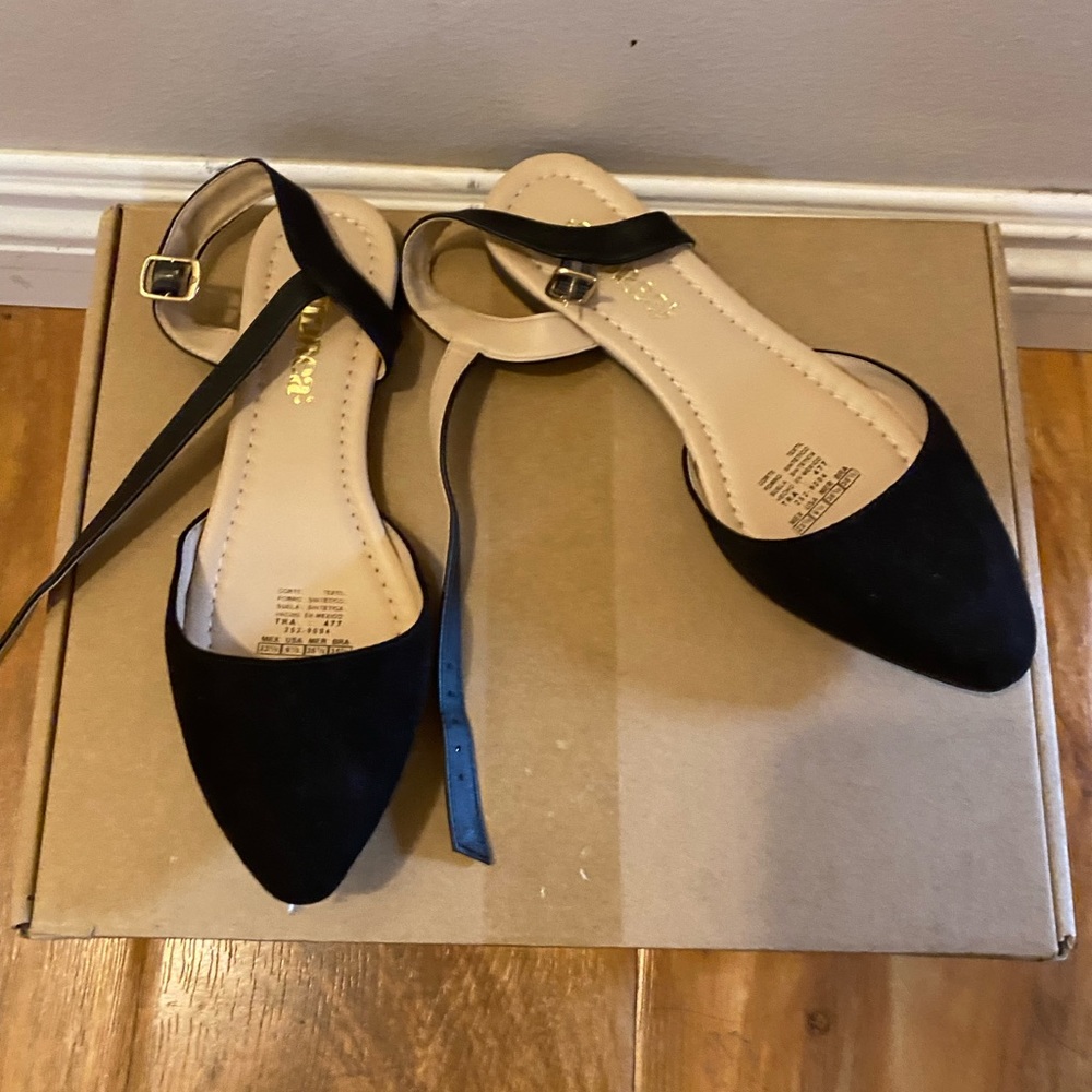 Andrea Strap On Black Flats